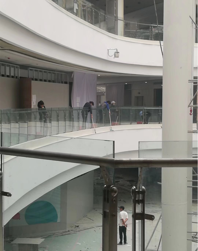 寮步沃尔玛商场室内清洁 